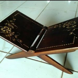 MEJA LIPAT REKAL ALQURAN KAYU JATI MOTIF BUNGA - Cokelat